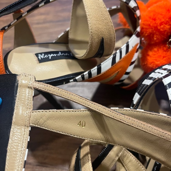 New heels. Beautiful! - Picture 5 of 5